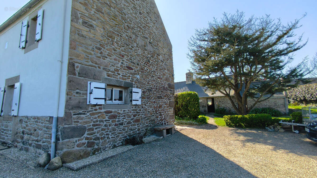 Maison en pierres a vendre lampaul-ploudalmezeau - photo 3