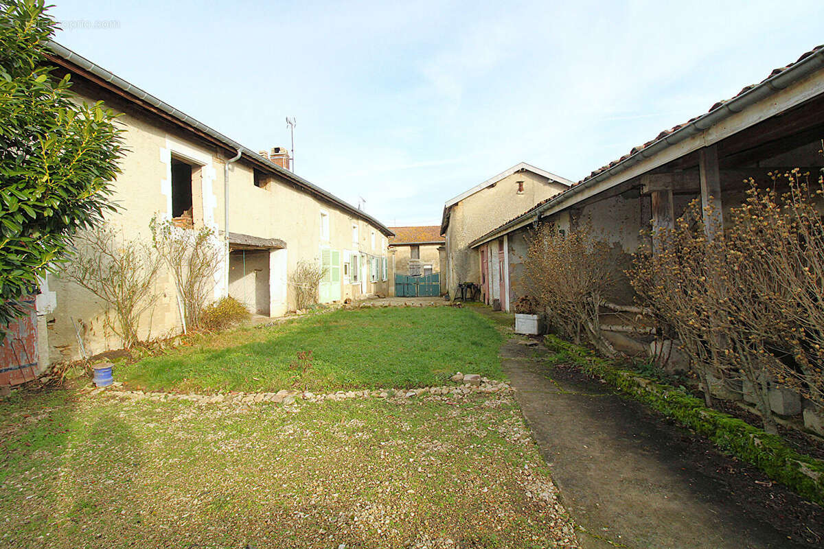 Maison à SOMMEVOIRE