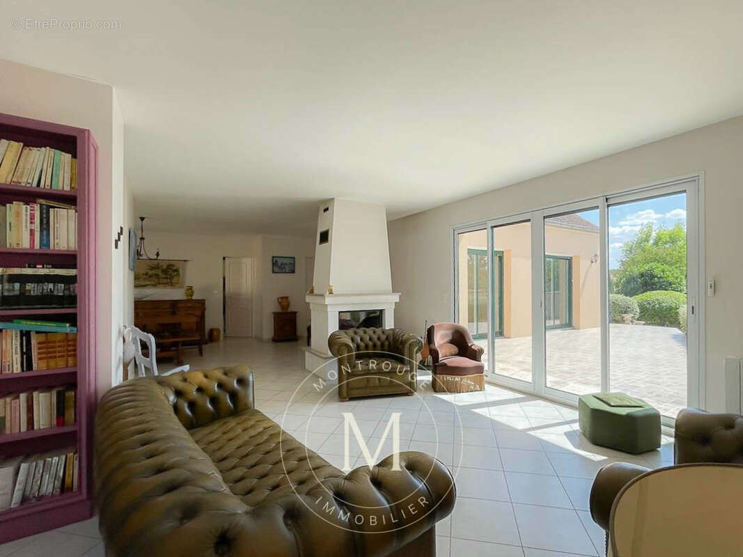 Maison de 120m² à Misy-sur-Yonne - 1460m² de terrain - photo 4