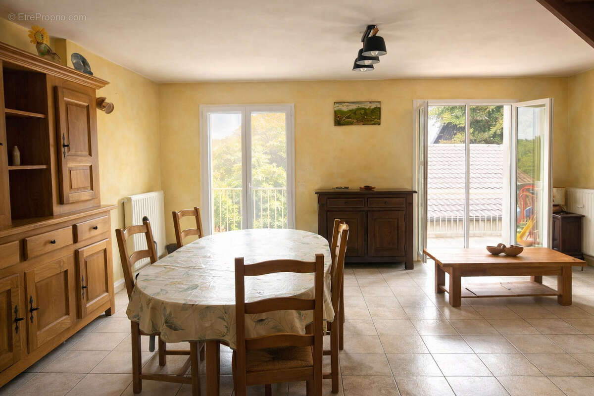 Appartement à ALLONZIER-LA-CAILLE