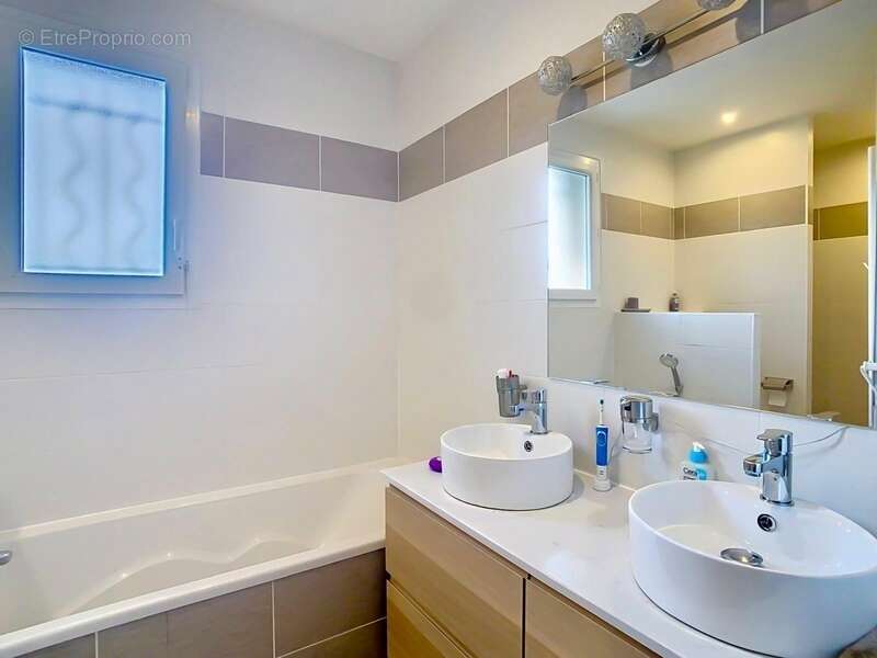 Maison à MONNETIER-MORNEX