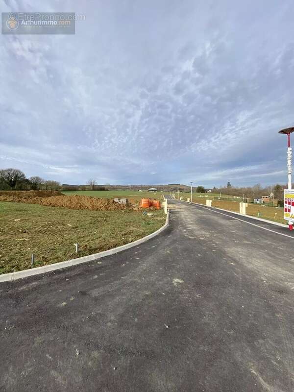 Terrain à LORRY-MARDIGNY