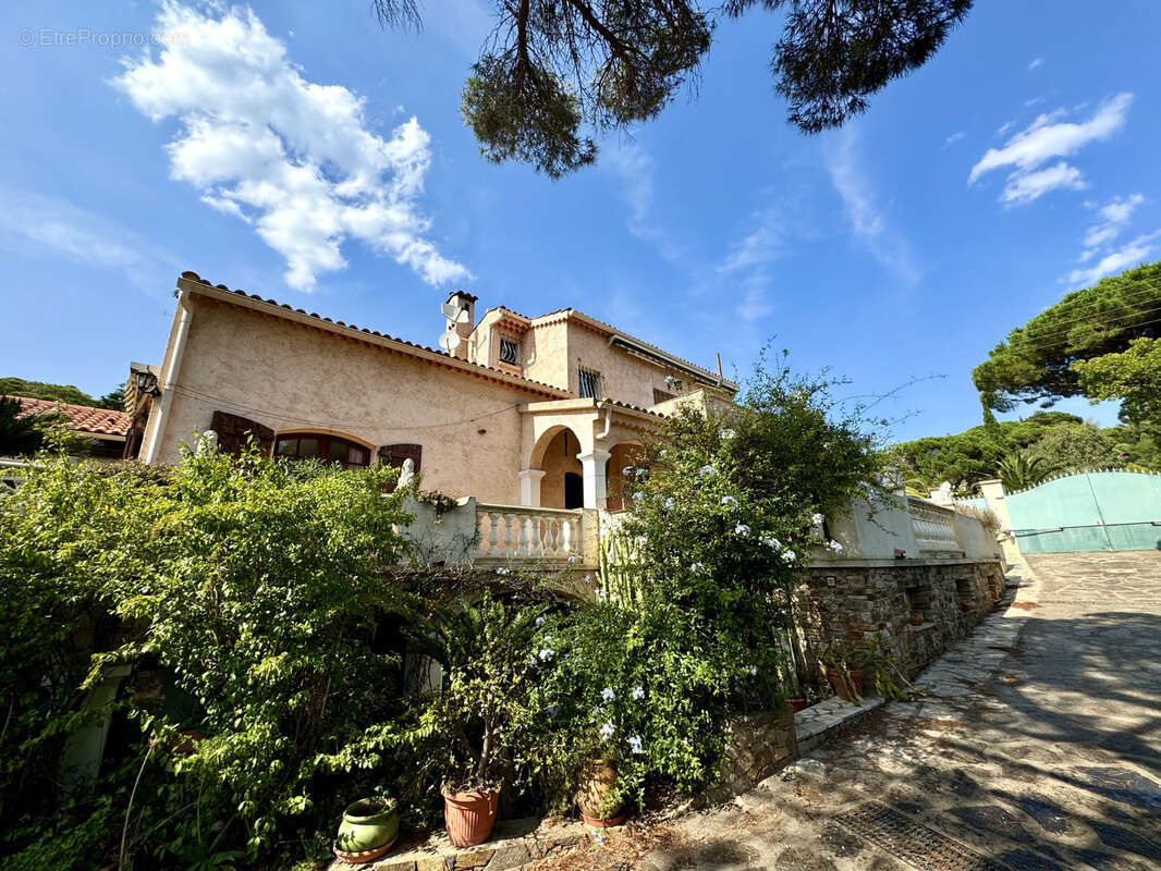 Maison à LES ISSAMBRES