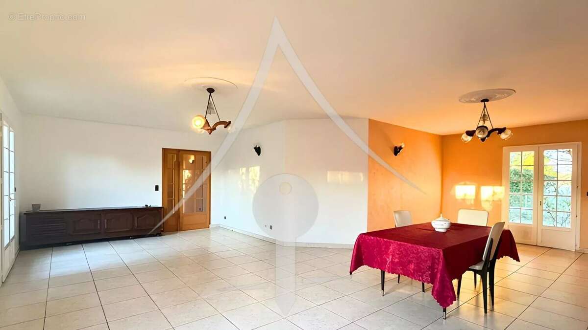 Maison à LAVERNOSE-LACASSE