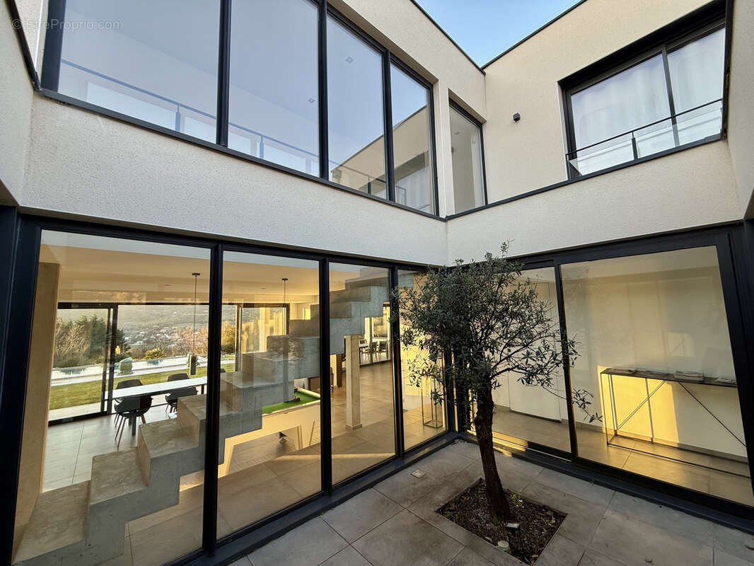 Villa contemporaine de 305 m2 à Saint-Péray - photo 7