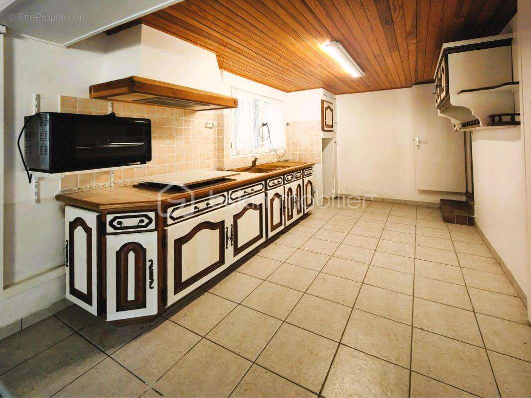 Propriété de caractère composée de deux logements, vastes dépendances et potentiel foncier - photo 7
