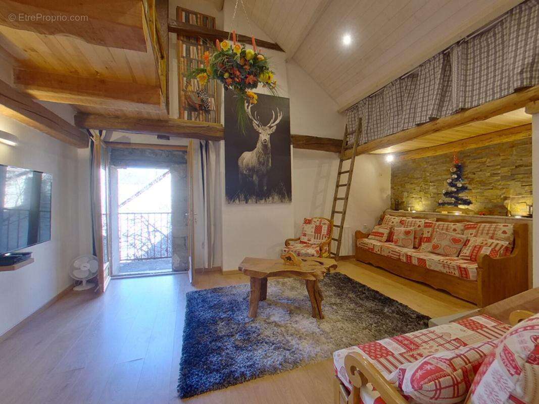 Maison à LE LAUZET-UBAYE