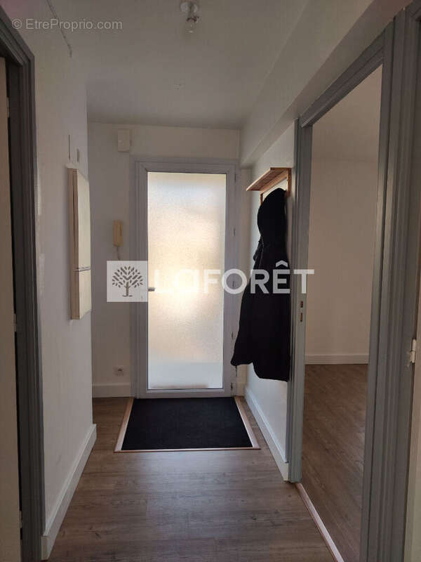 Guingamp centre, appartement rénové . - photo 12