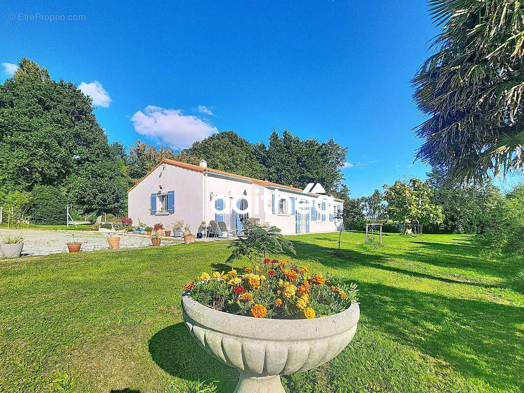 Maison à BOUTENAC-TOUVENT