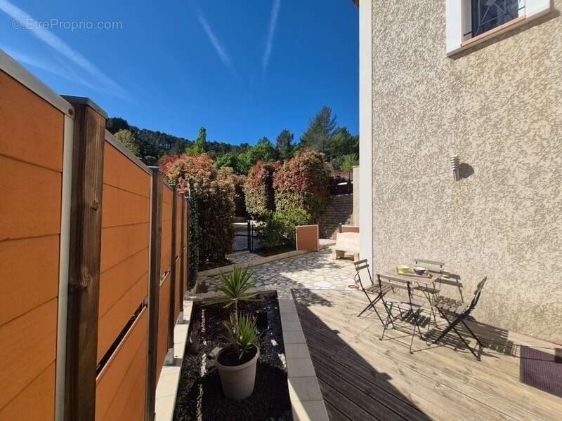 Maison à SOLLIES-VILLE