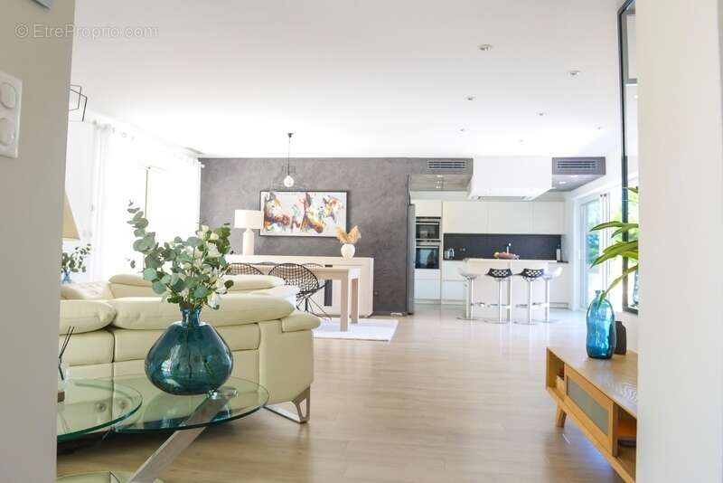 Maison contemporaine haut de gamme 203m2 avec piscine chauffée et double garage - photo 7