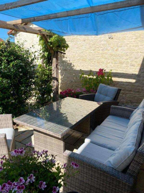 Maison à NANTEUIL-EN-VALLEE