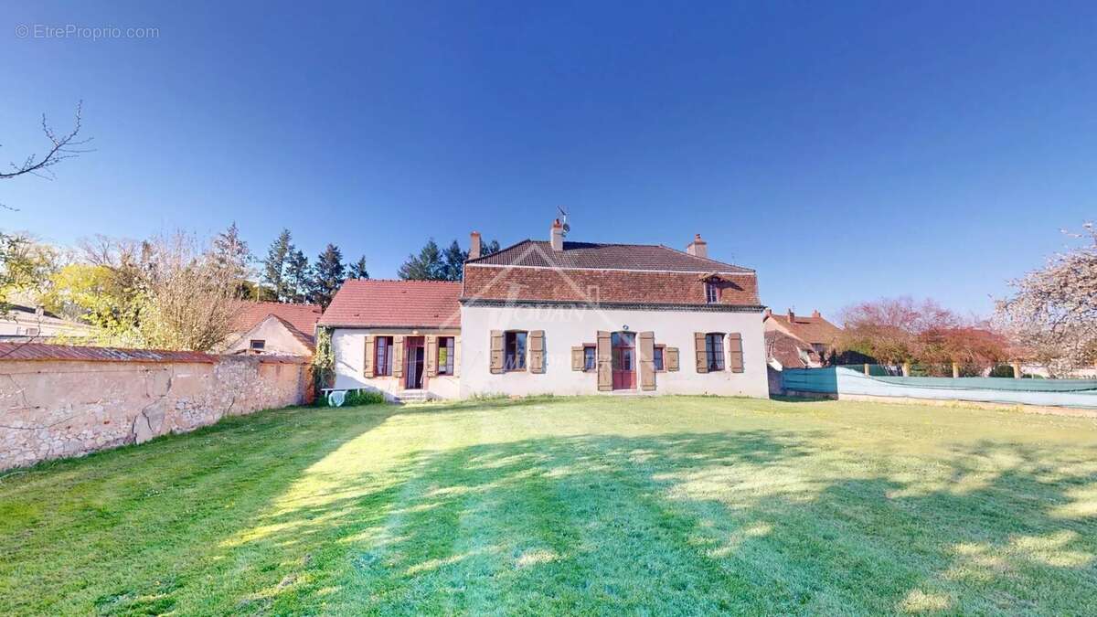 Maison à SALIGNY-SUR-ROUDON