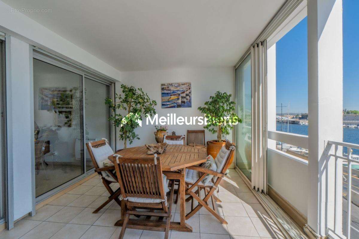 Sète, centre appartement 2 chambres de 96,85 m² avec vue sur quai ! - photo 11