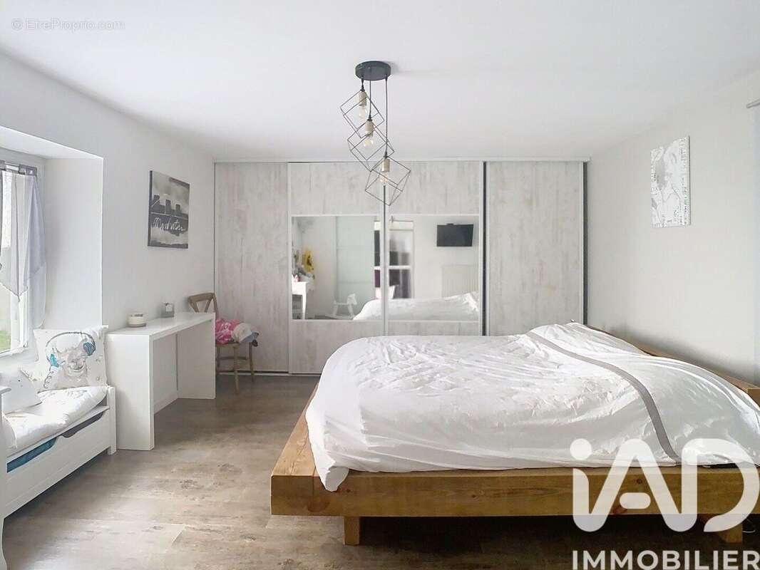 Maison 187 m² à Saint-Jean-De-Liversay  - photo 9