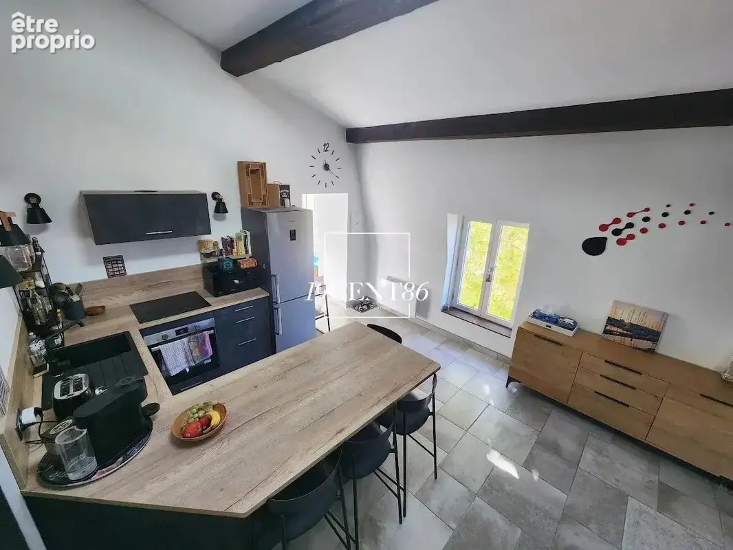 Trevoux - au dernier etage d'un chateau, appartement renove avec cave - photo 2