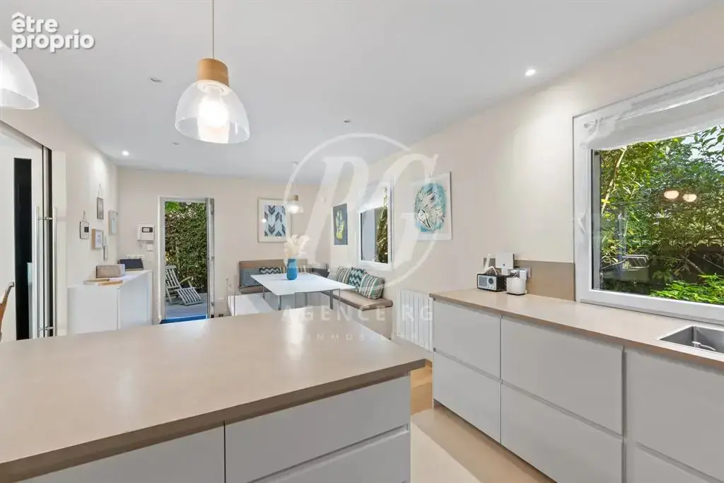 Demeure familiale d'exception à Garches : 270 m² de sérénité au cœur d'un écrin de verdure - photo 3