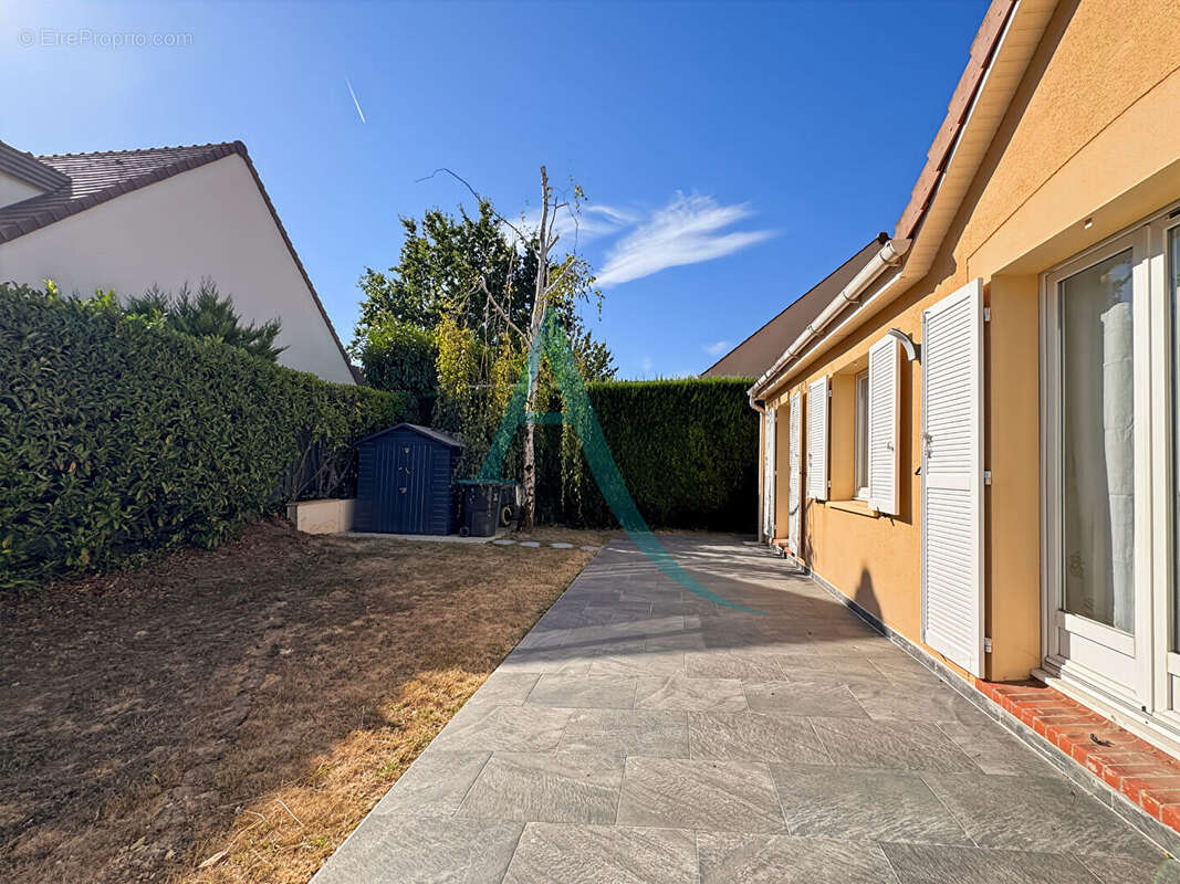 Maison Familiale de plain-pied avec combles aménagés 6 pièces Ormoy - photo 17