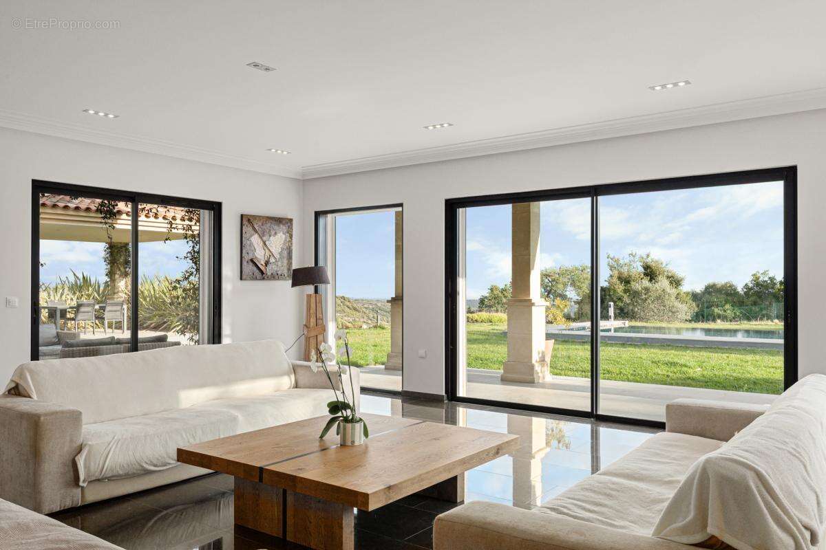 Maison à ROQUEFORT-LES-PINS
