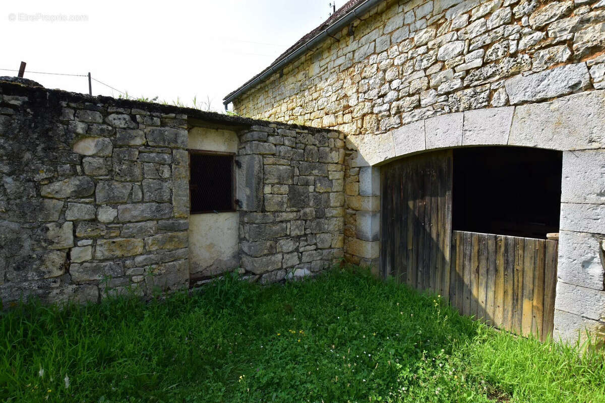 Maison à MONTAMEL