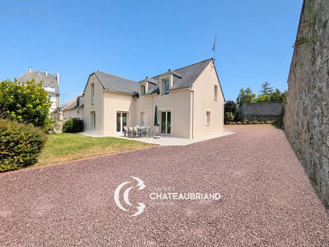 Maison à DOL-DE-BRETAGNE