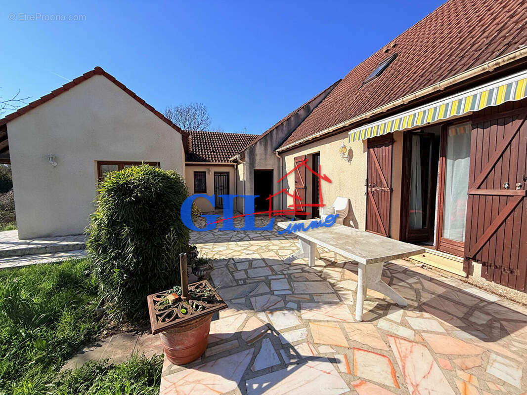 Maison à OZOUER-LE-VOULGIS