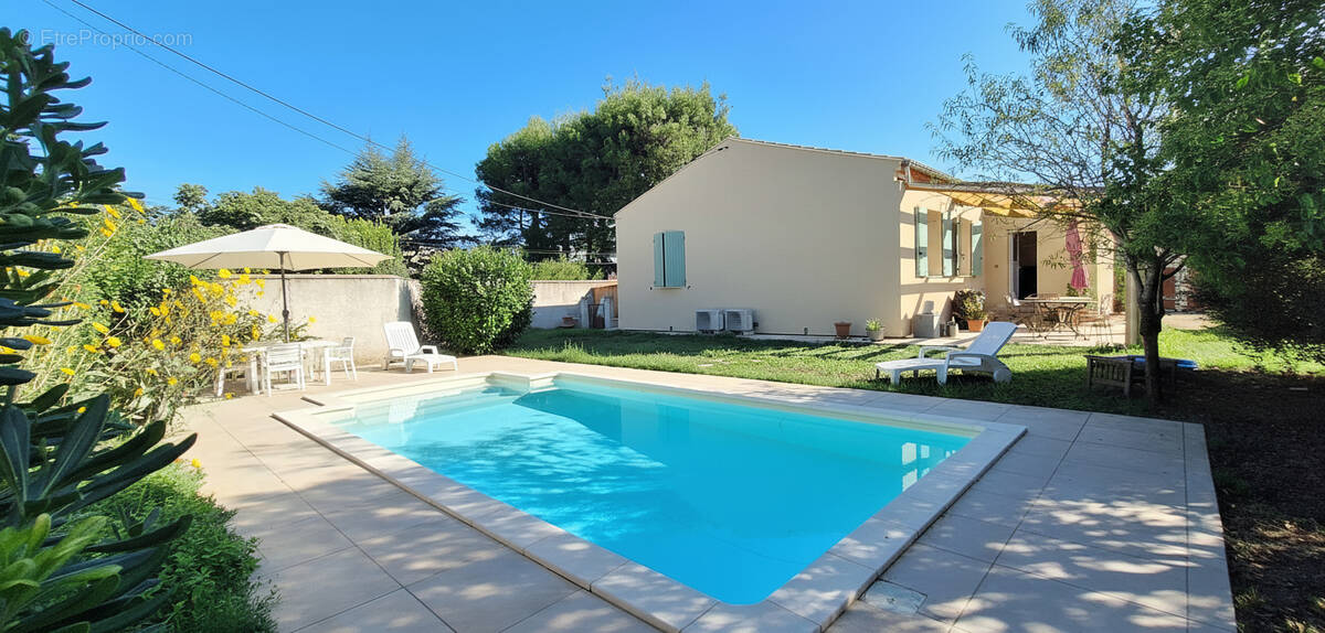 Maison à ENTRAIGUES-SUR-LA-SORGUE