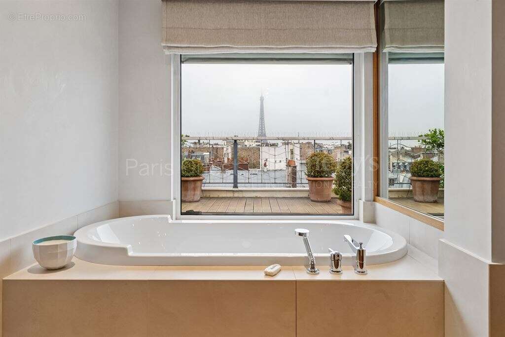 Appartement à PARIS-16E