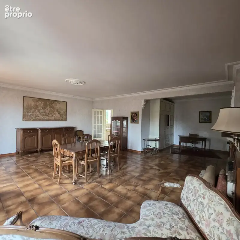 Maison familiale avec dépendances, terrain clos de 2 965 m2 et fort potentiel professionnel - photo 5