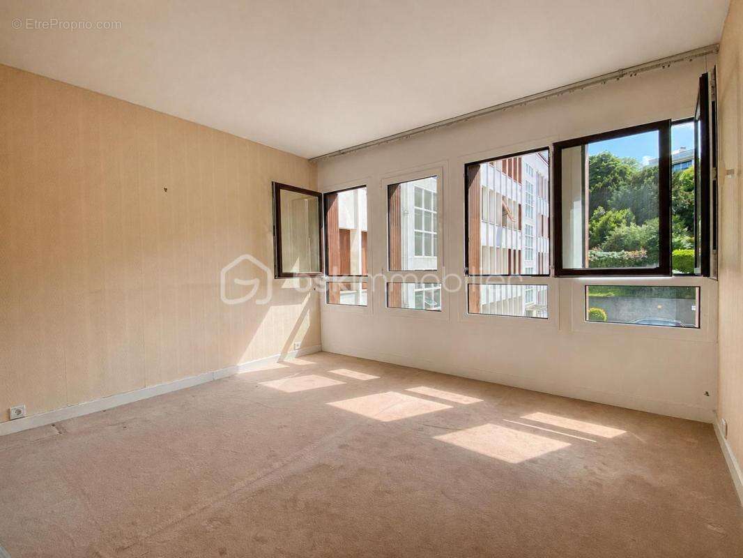 Appartement à VILLE-D'AVRAY