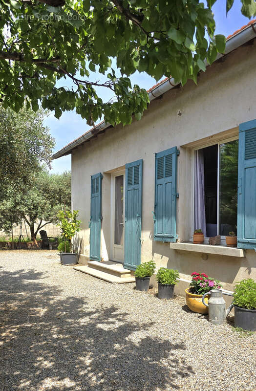 Maison à MORIERES-LES-AVIGNON