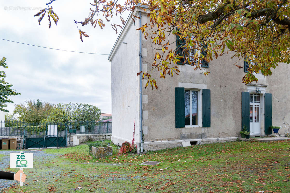 Maison à CHAMPAGNE-LES-MARAIS