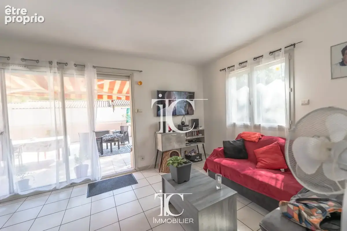 Appartement de 59 m² avec terrasse de 60 m² et garage  au cur des vans - photo 5