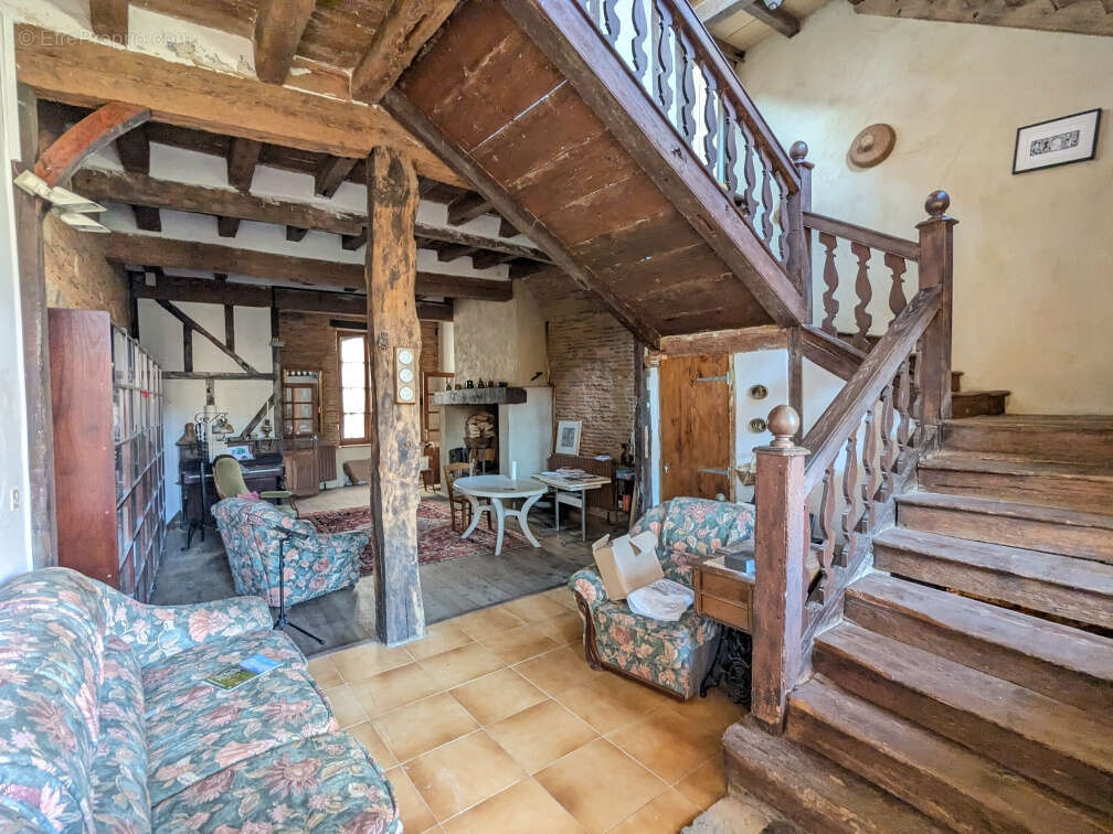 Maison à MONTESQUIEU-VOLVESTRE