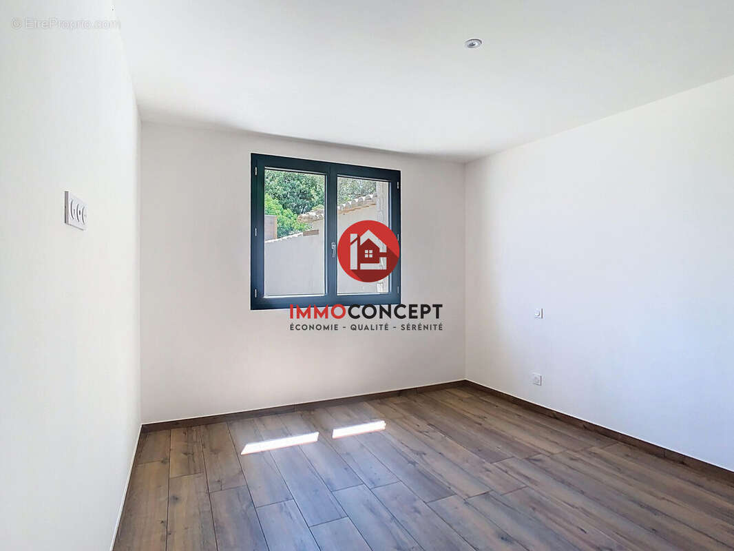 Maison à LAUDUN-L&#039;ARDOISE