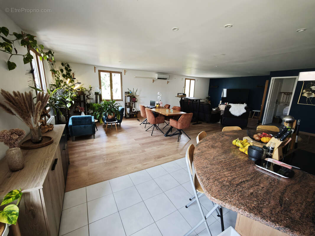 Appartement DUPLEX de 4 pièces, stationnement privée et cave - photo 2