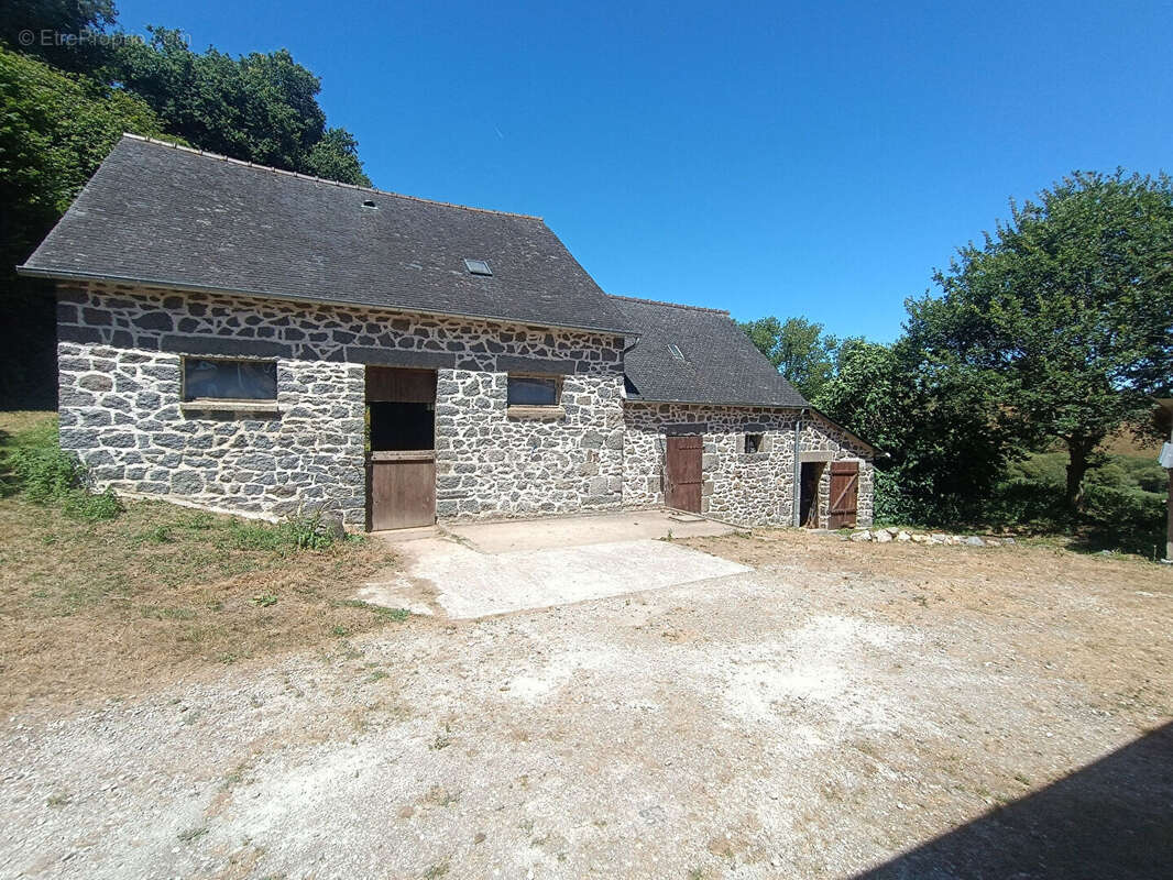 Maison à PLOUGUERNEVEL