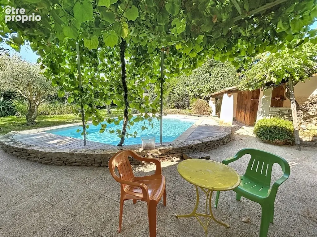 UCHAUX - Maison de charme, 5 chambres, jardin 1000m² avec piscine - photo 2