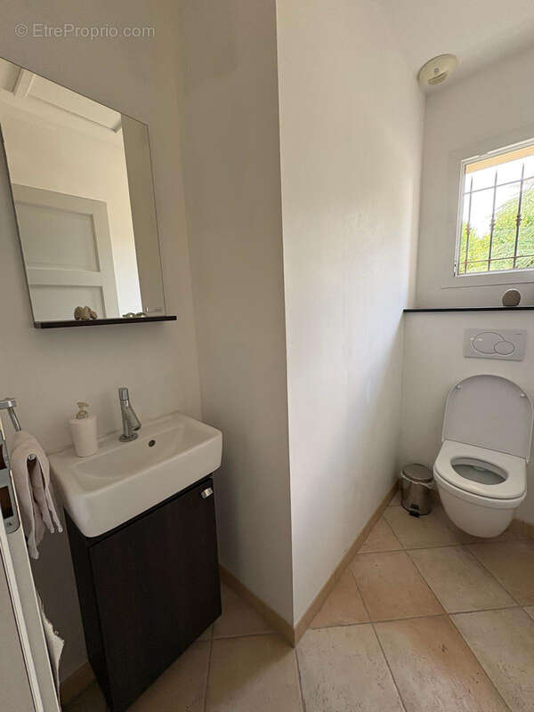 ROULLET SAINT ESTEPHE Maison de plain pied 169 m2  3 chambres secteur calme - photo 20