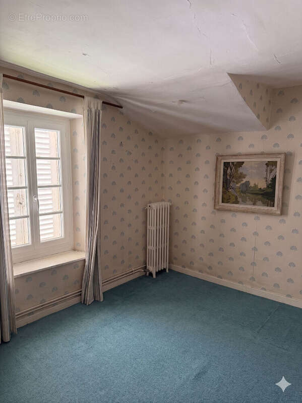Maison à YROUERRE