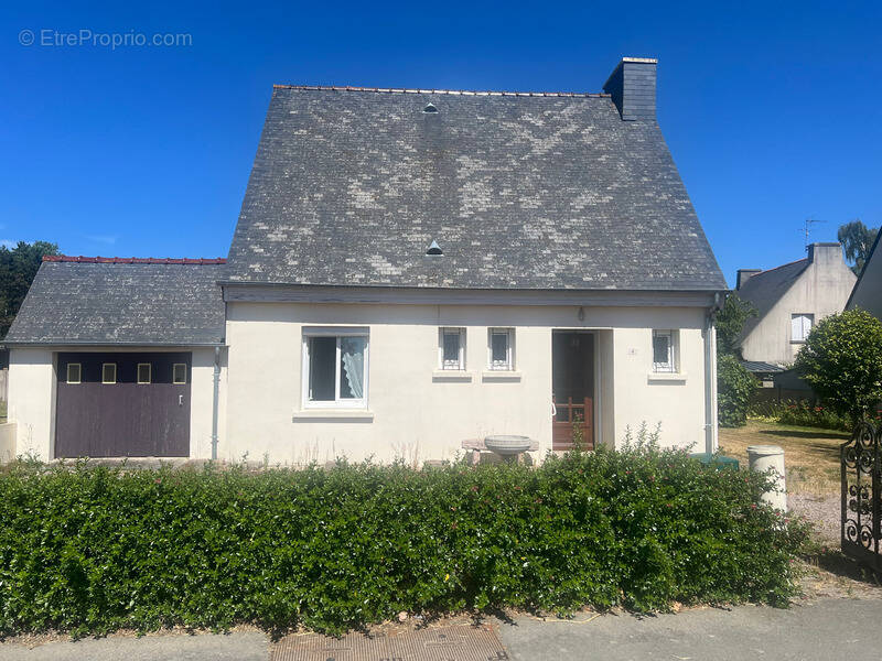 Maison à HENANBIHEN