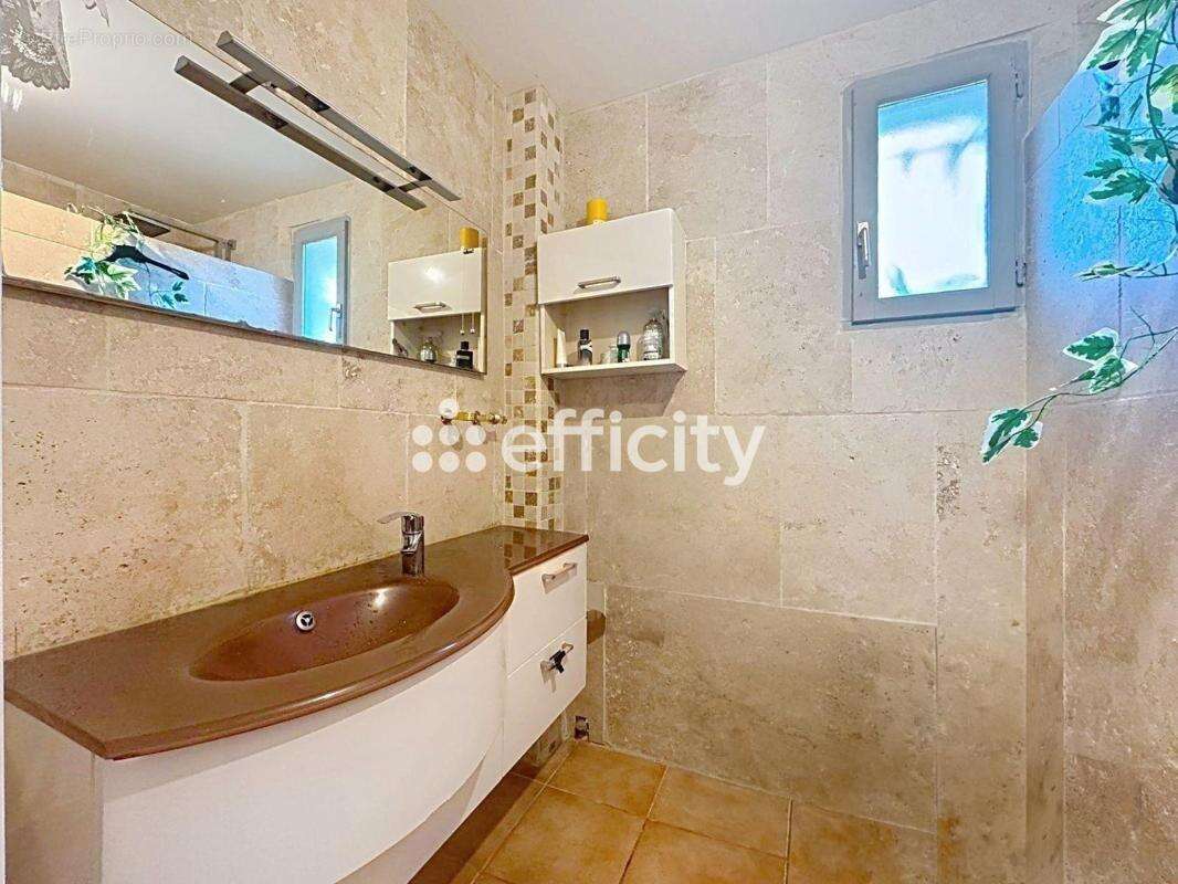 Maison 140 m² à Saint-Cannat  - photo 9