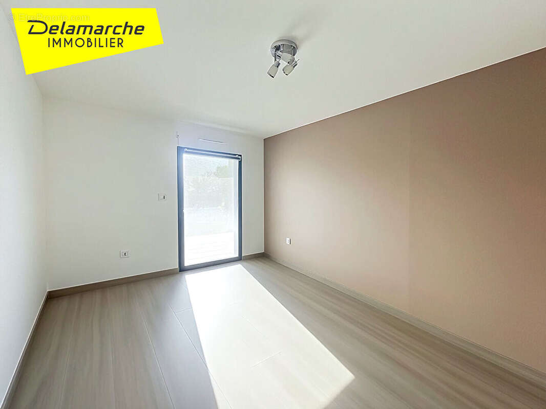 Maison RARE A LA VENTE de Plain pied à Ducey-les Chéris quatre chambres et proche commerces  et A 84 - photo 12