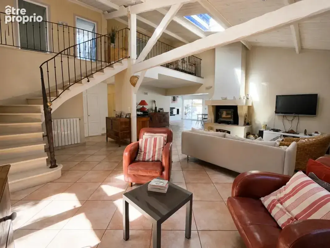 Maison de 7 pièces de 218 m² à Yvrac - photo 5