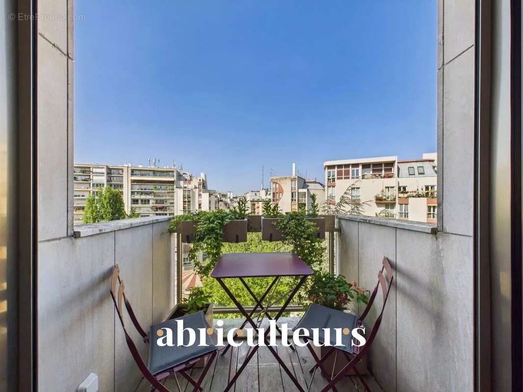 Appartement à PARIS-16E