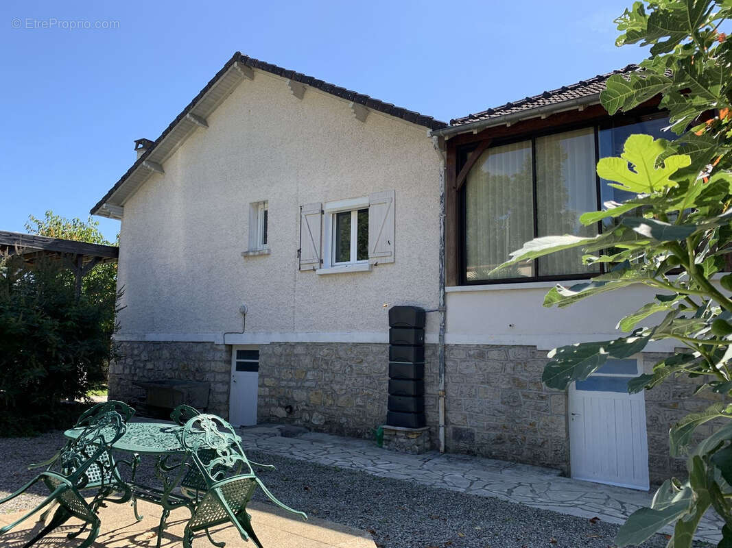 Maison à TERRASSON-LAVILLEDIEU