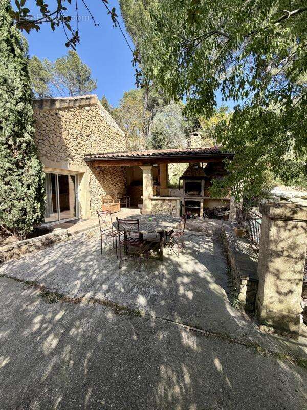 Maison à PELISSANNE