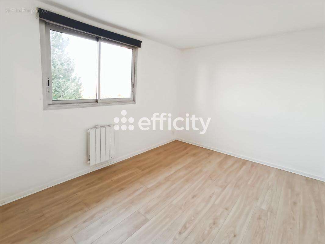 Appartement à LE MESNIL-ESNARD