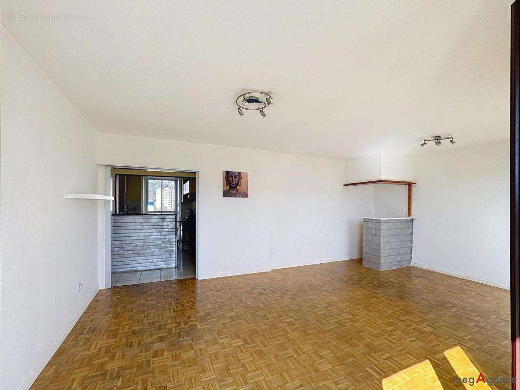 Appartement à LE PONT-DE-CLAIX