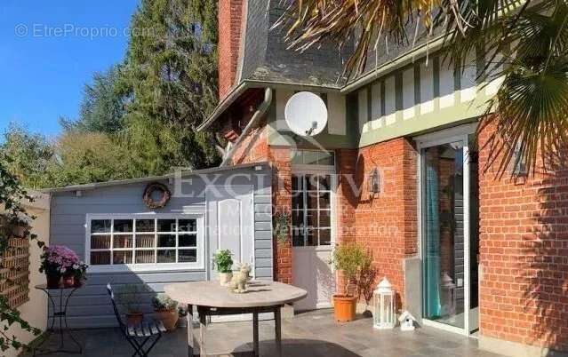 Maison à BONNEVILLE-SUR-TOUQUES